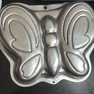 Baking molds gently used